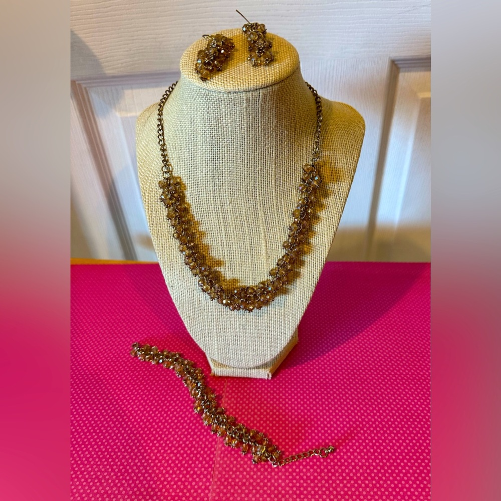 Elegant Gold/Champagne Jewelry Set. Handmade. Never worn. NEW